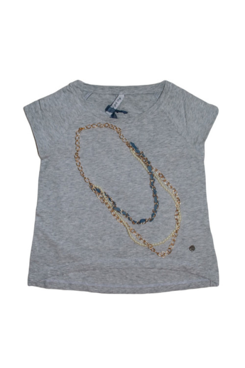 T-shirt with accessories