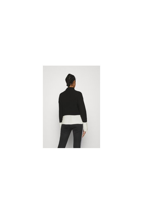 TURTLE NECK COLOR BLOCK