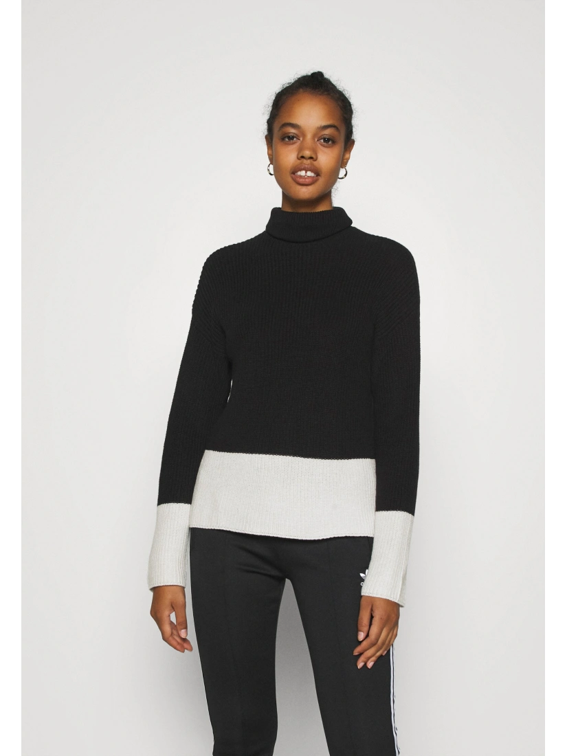 TURTLE NECK COLOR BLOCK