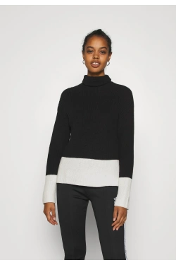 TURTLE NECK COLOR BLOCK