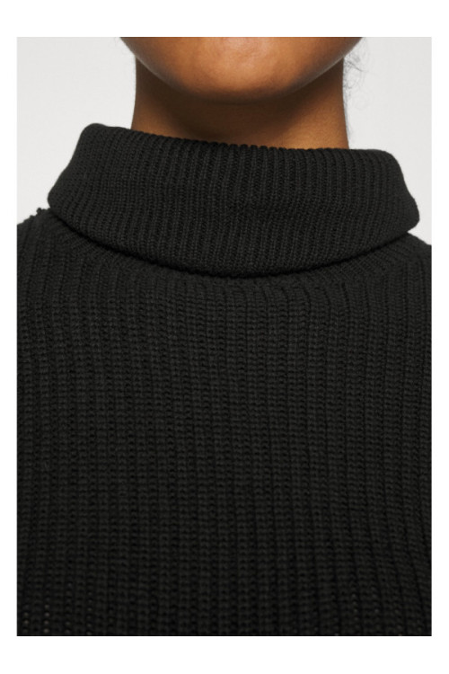 TURTLE NECK COLOR BLOCK
