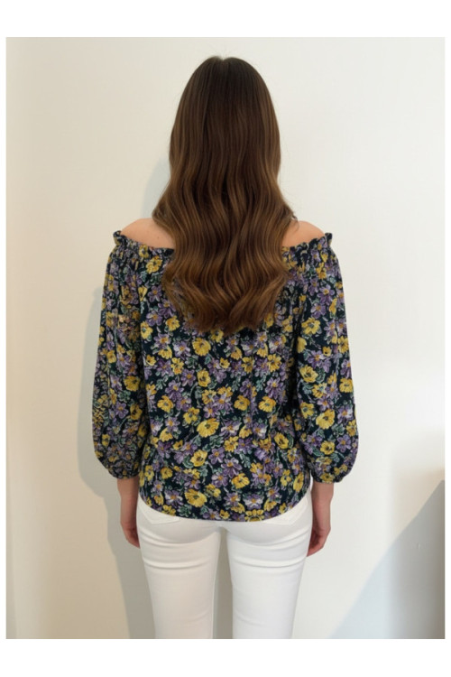 Long-sleeved top