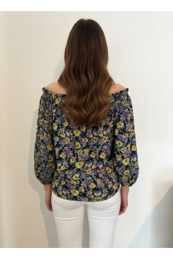 Long-sleeved top