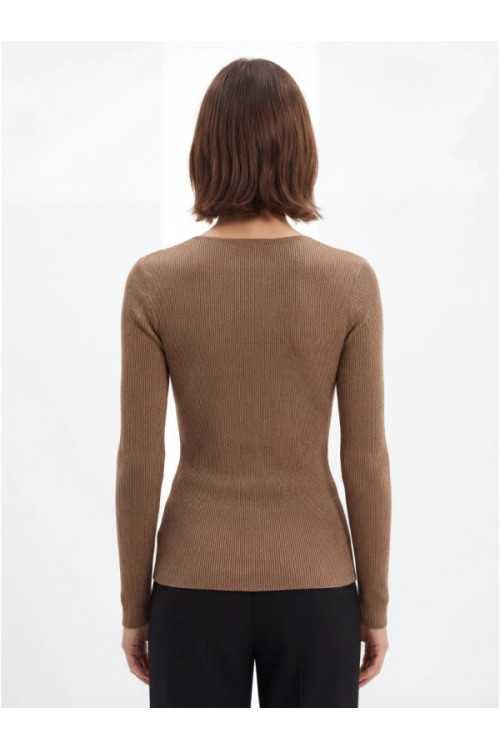 Long-sleeved top