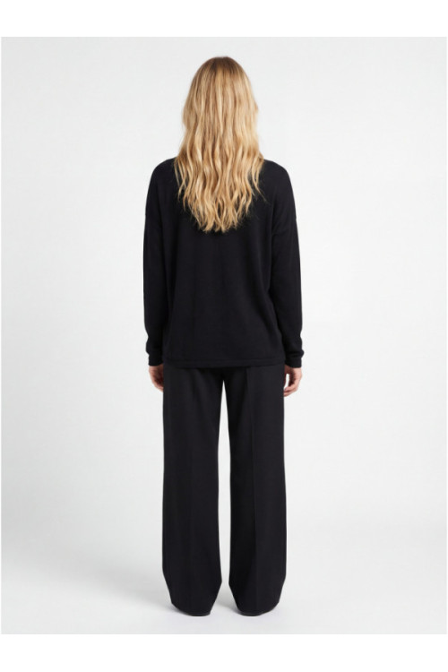 Long-sleeved top