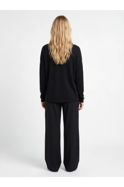 Long-sleeved top