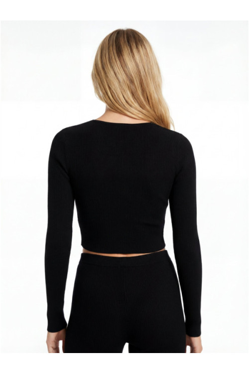 Long-sleeved top