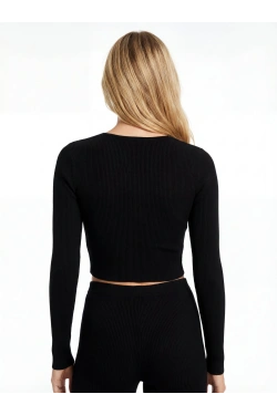 Long-sleeved top