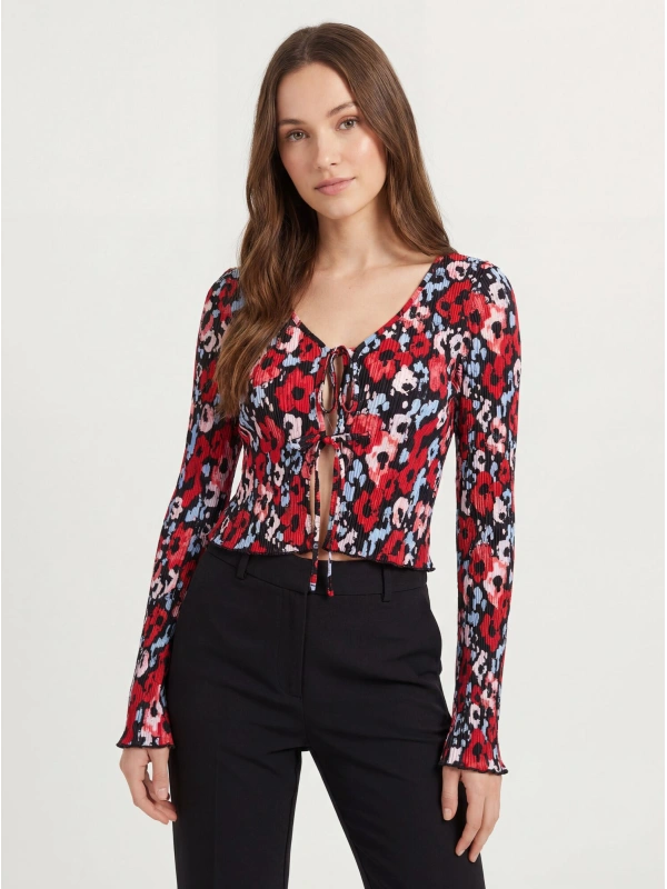 Long-sleeved top