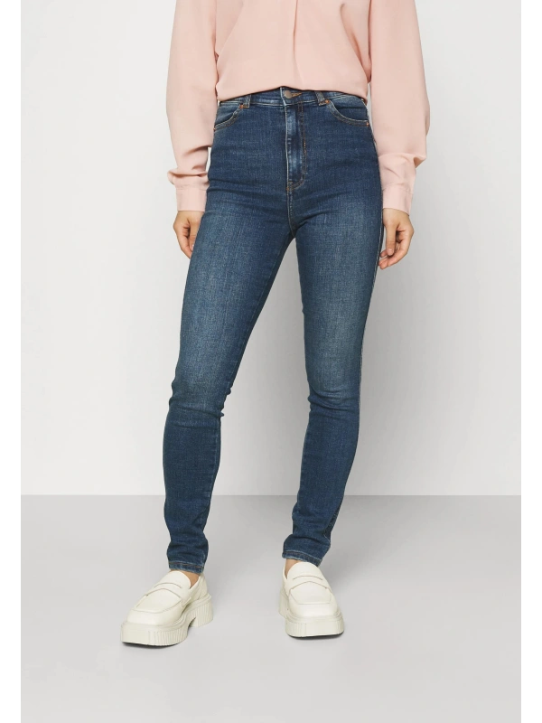 MOXY PETITE Jeans